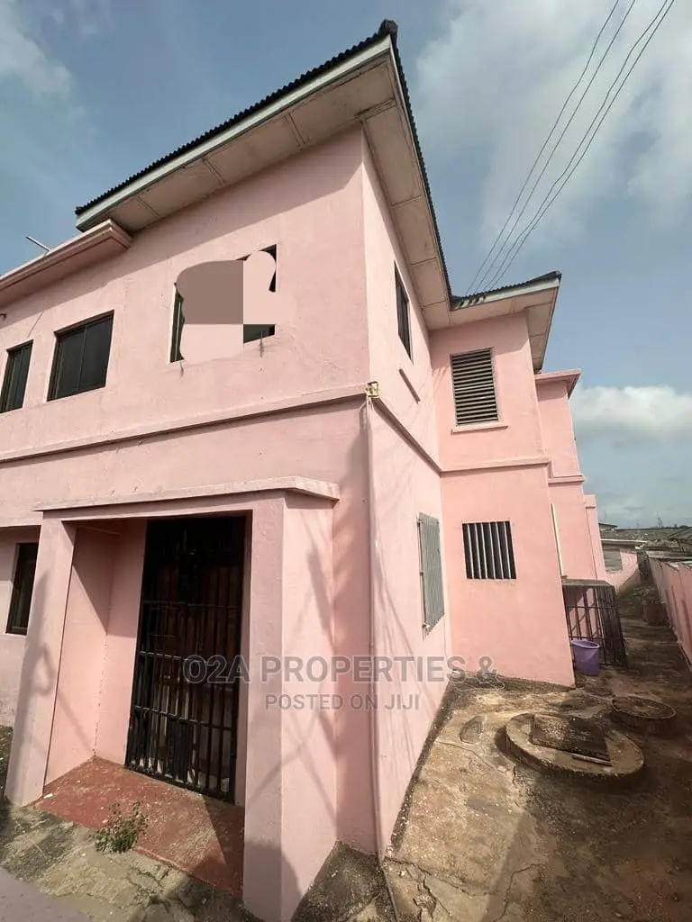 Old House for Sale at Kokomlemle