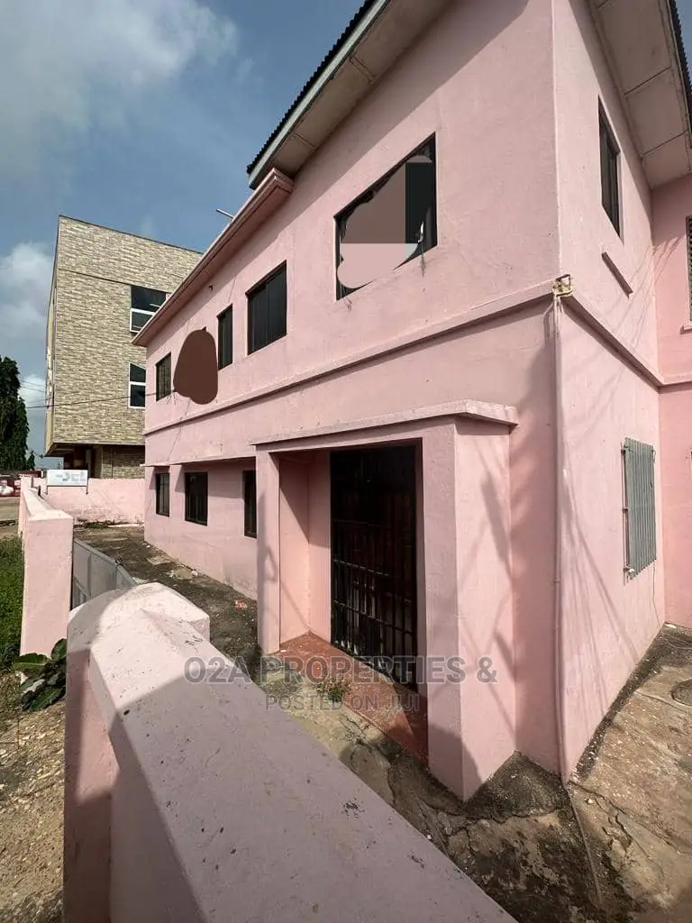 Old House for Sale at Kokomlemle