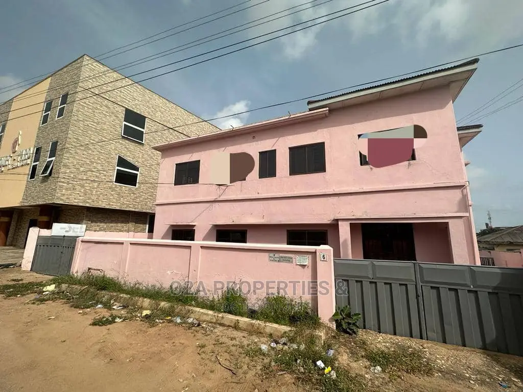 Old House for Sale at Kokomlemle
