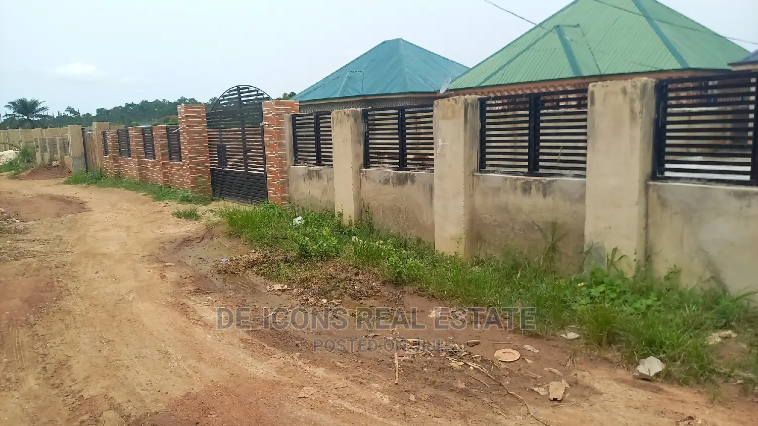 3bdrm House in De-Icons Real Estate, Awutu Senya East Municipal