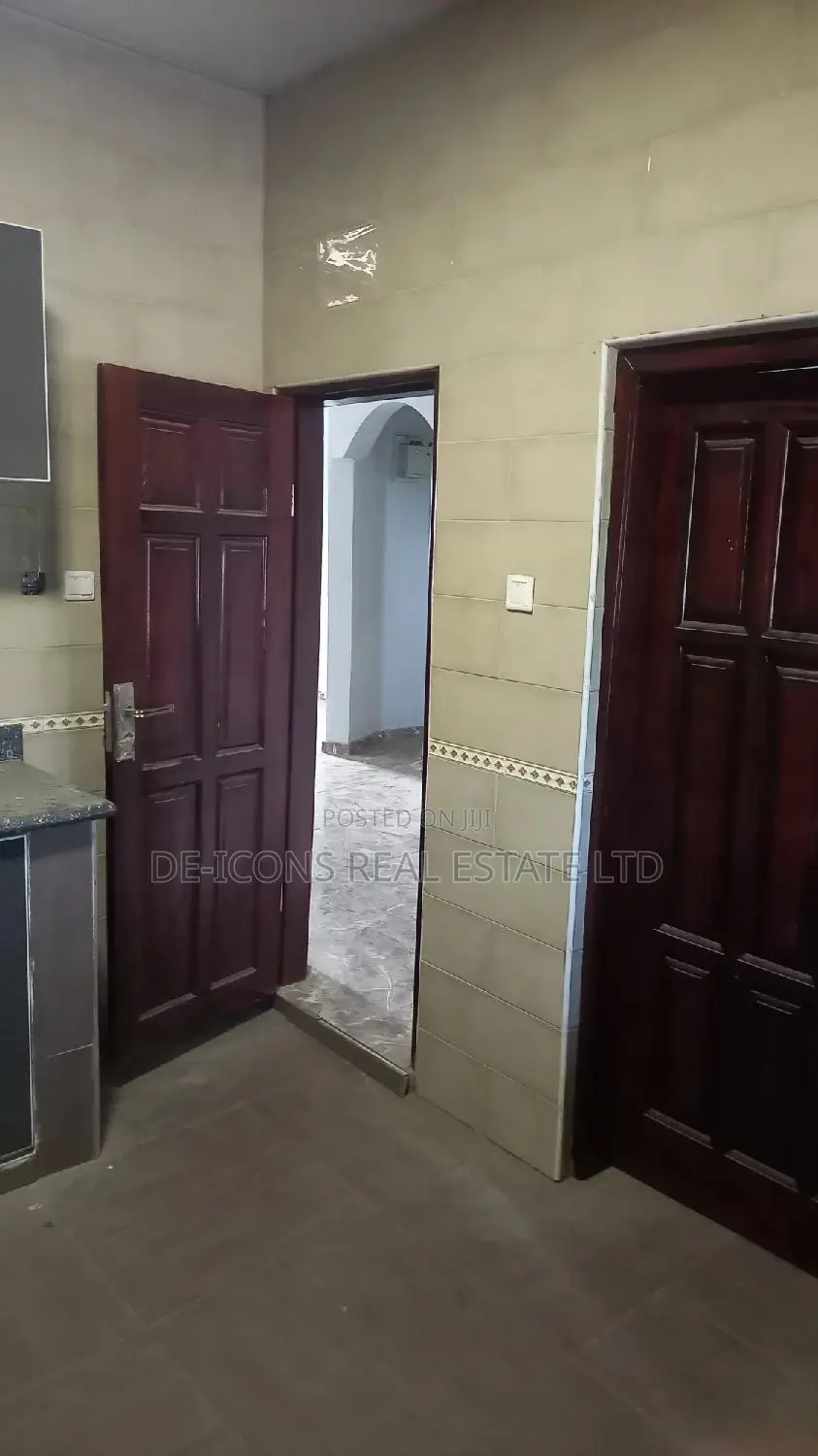 2bdrm Duplex in De-Icons Real Estate, Awutu Senya East Municipal