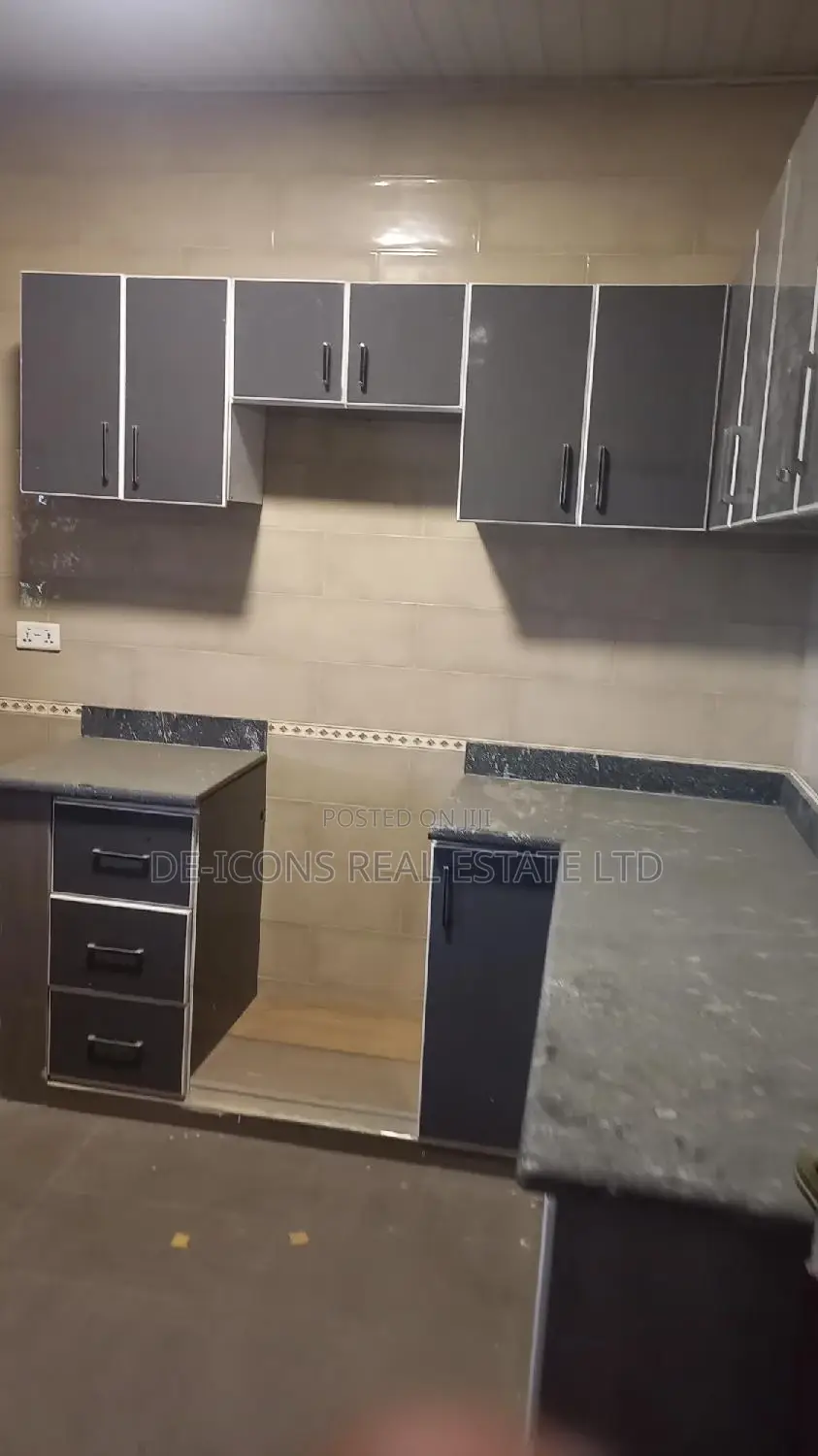 2bdrm Duplex in De-Icons Real Estate, Awutu Senya East Municipal