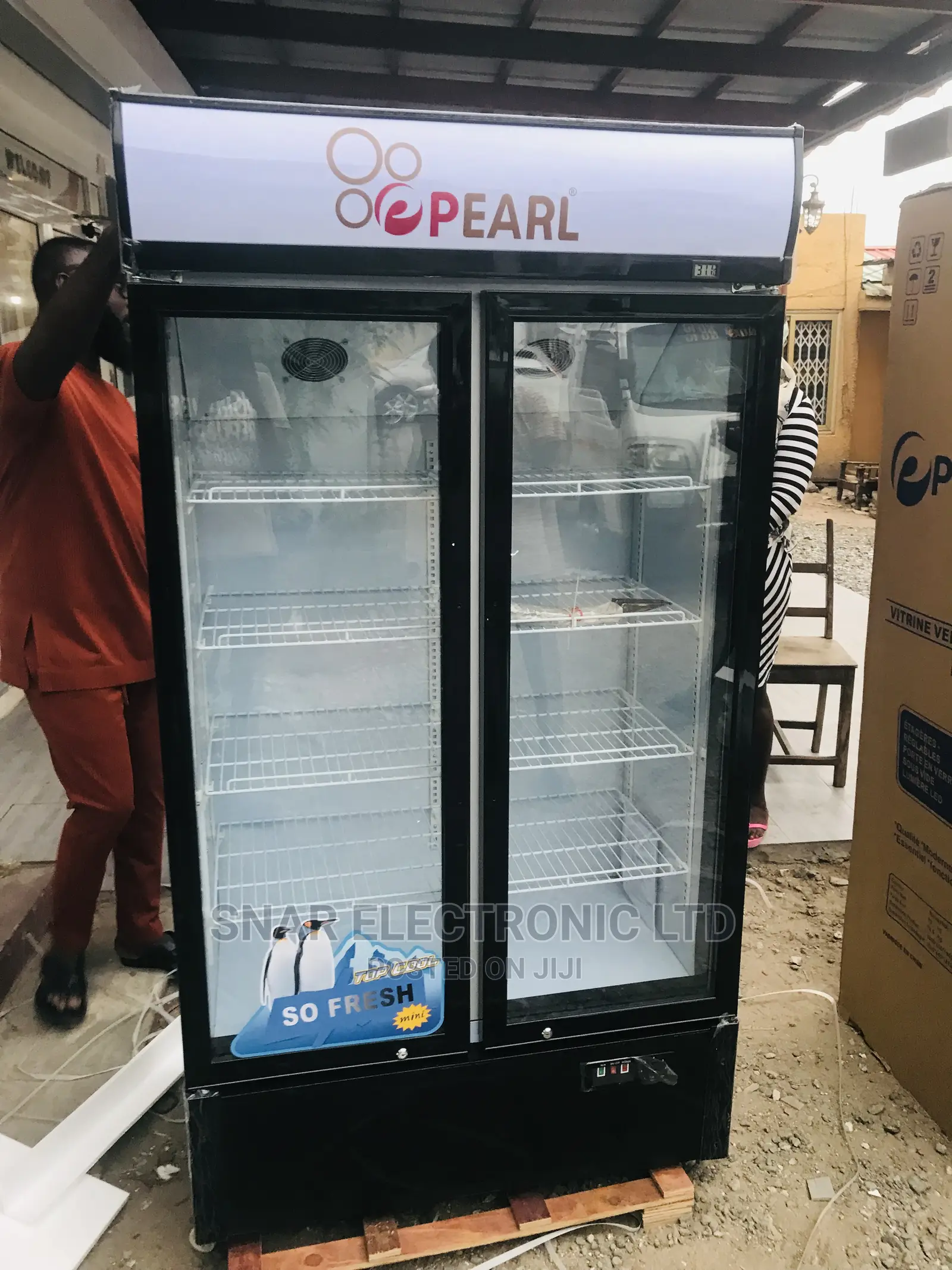 Efficiently Pearl 568l Double Door Display Fridge / Beverage