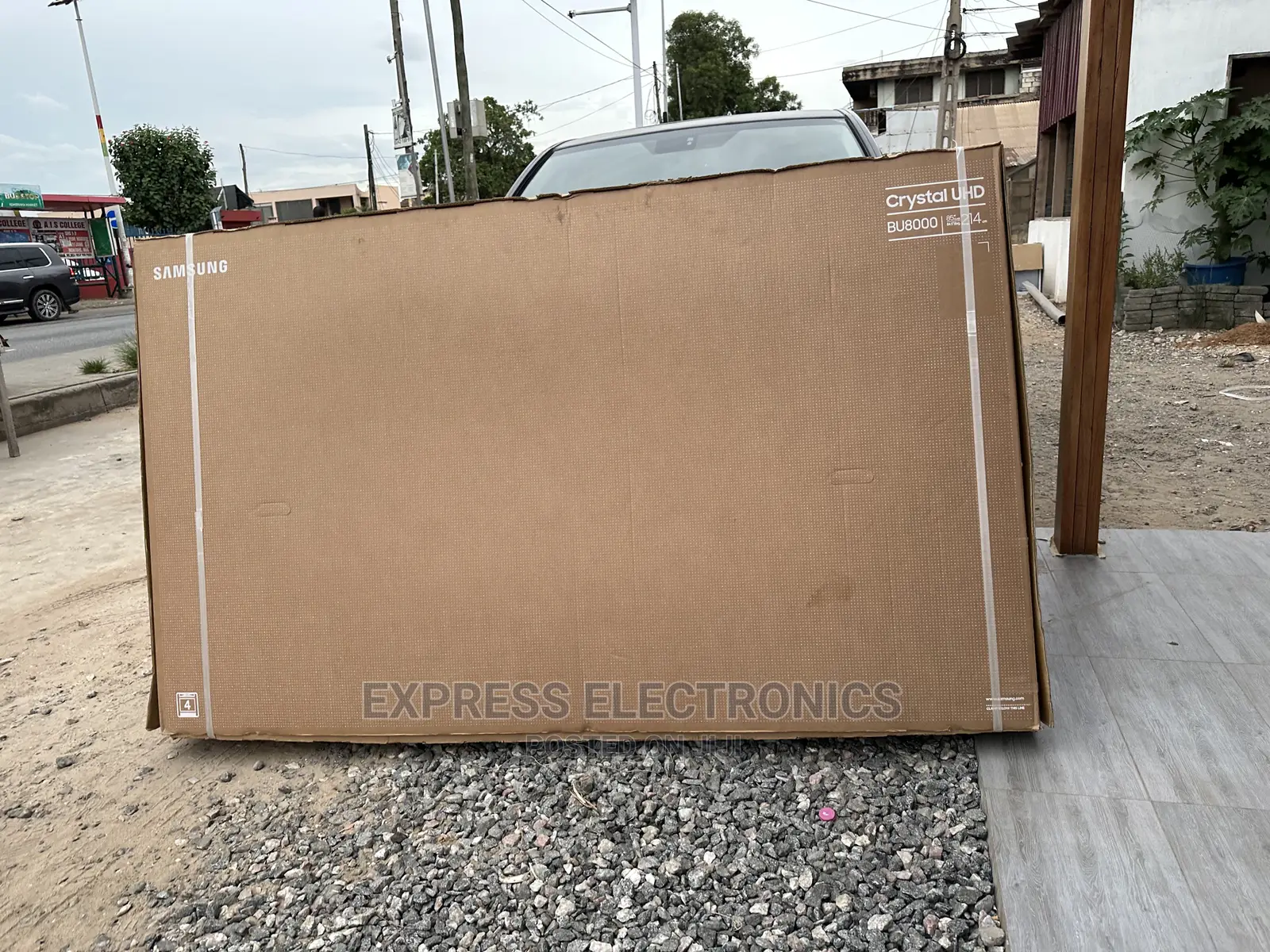 Compact and Simple UHD Smart Samsung Tv 85”Bu8000