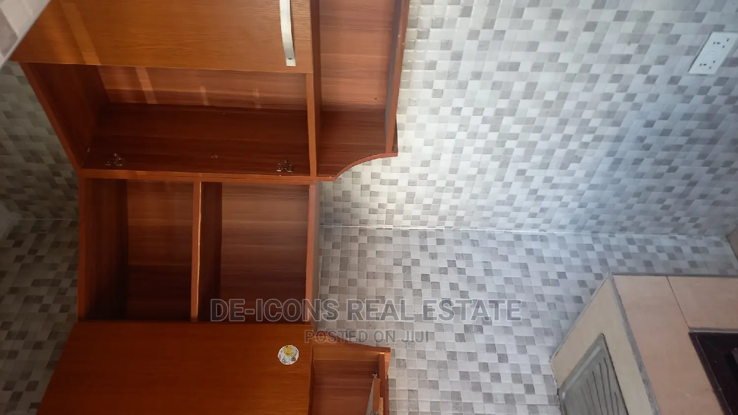 1bdrm Duplex in De-Icons Real Estate, Awutu Senya East Municipal