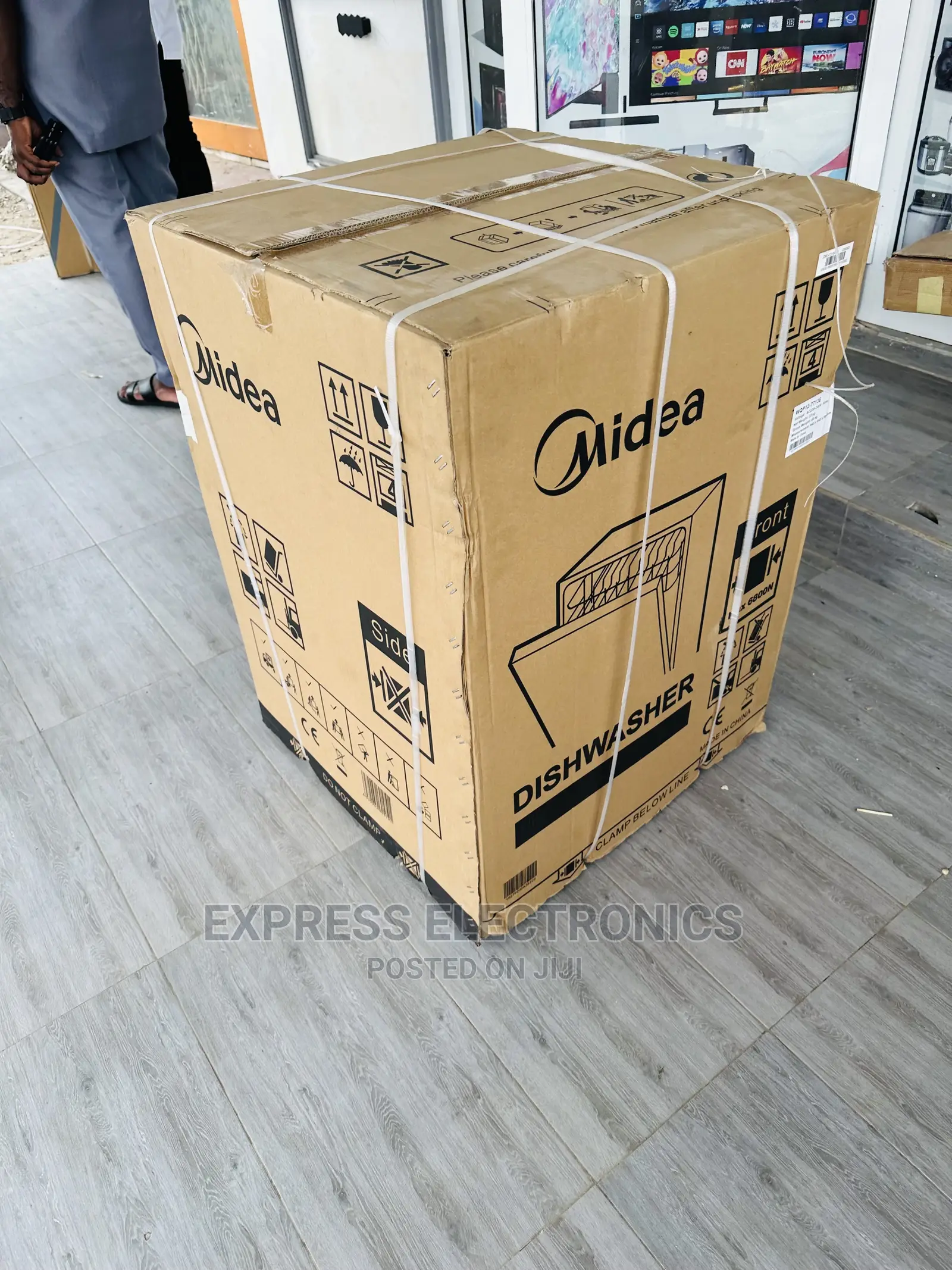 Midea Dishwasher Cleans Dishes Fast WQP12-7713E