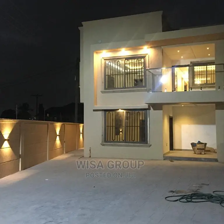 4bedrooms House Story Building for Sale