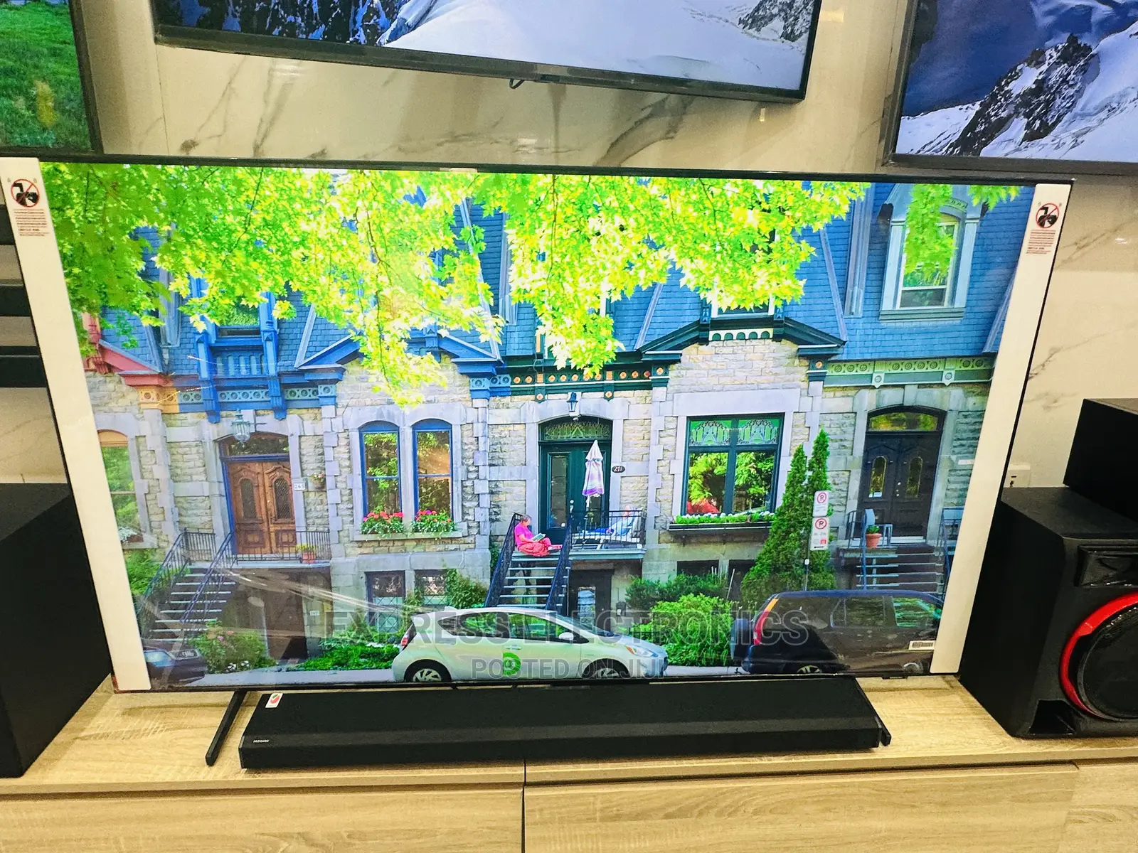 Sleek Black Slim Samsung UHD 75”Au7172 Tv