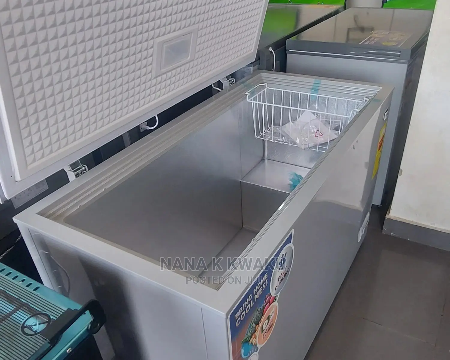 New in Box_nasco 340litres Chest Freezer Silver