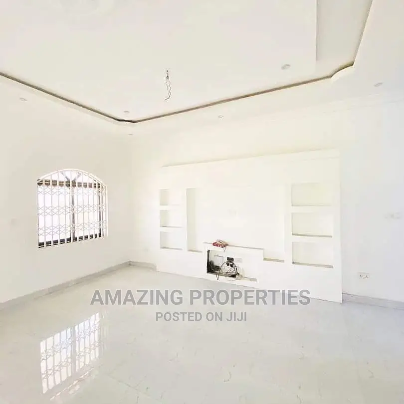 10 Bedroom for Rent
At East LEGON