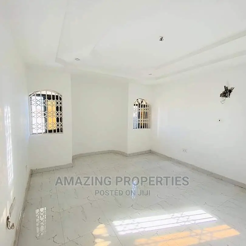 10 Bedroom for Rent
At East LEGON