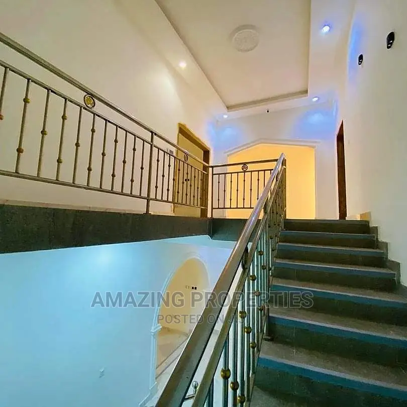 10 Bedroom for Rent
At East LEGON