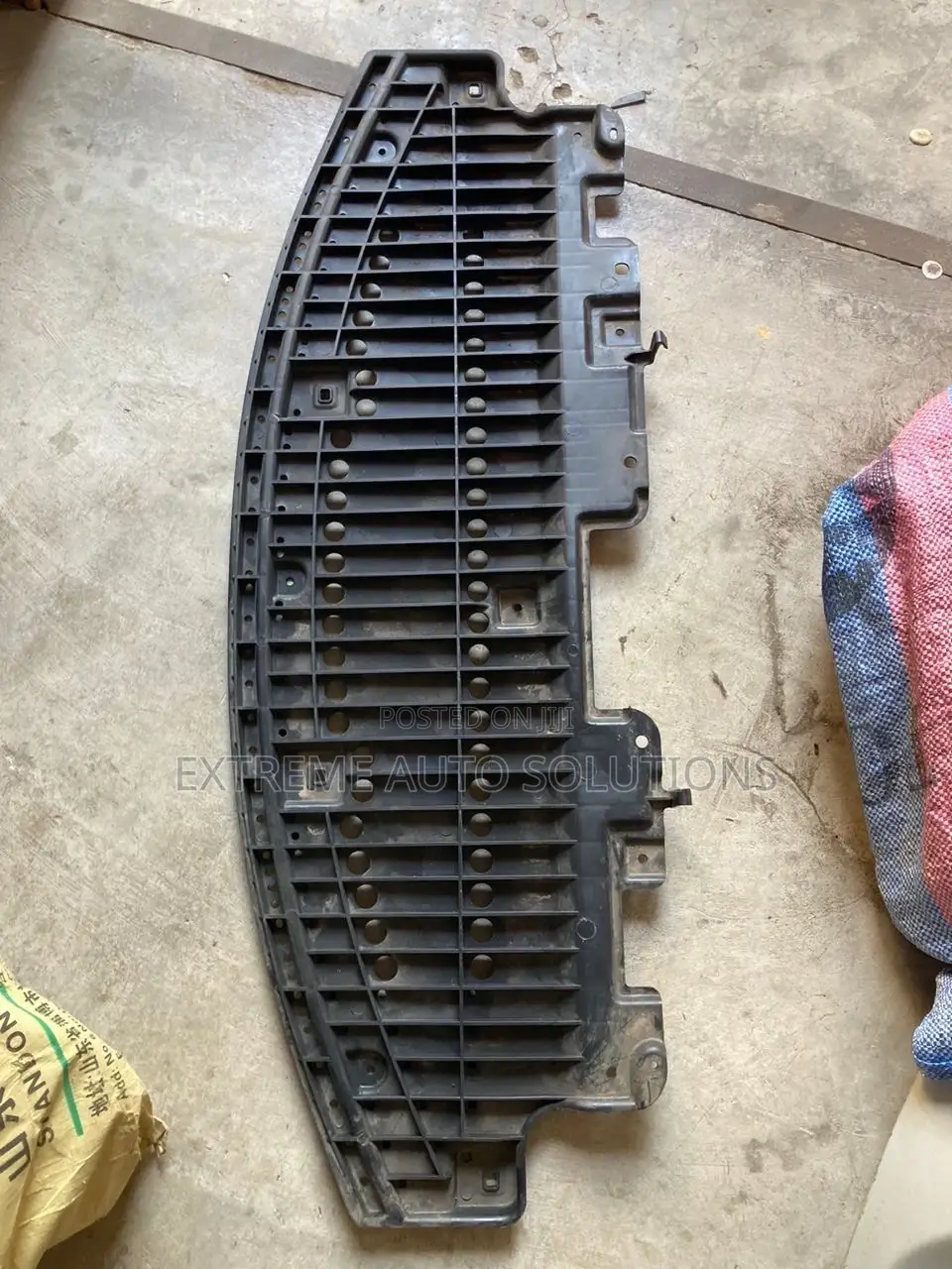 Toyota Corolla 2014 Engine Under Splash