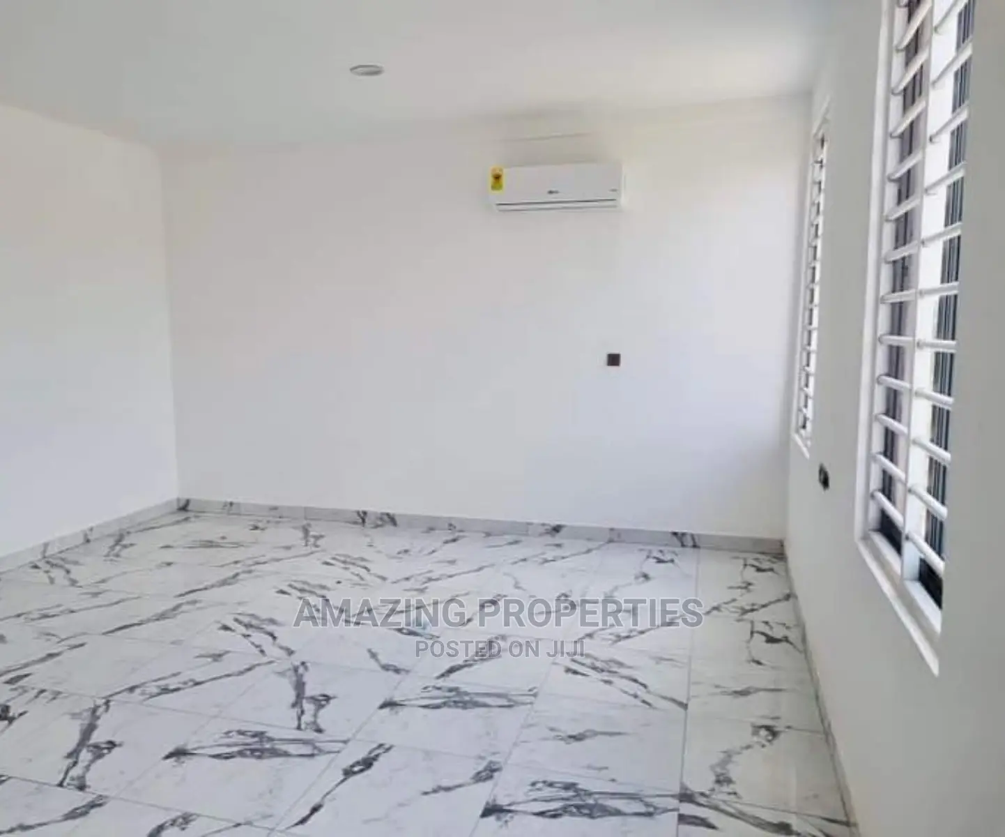 8bdrm House in East Legon for sale