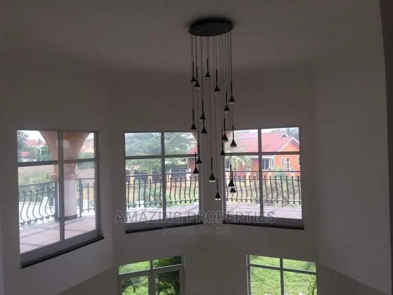 5bdrm House in Adjiriganor for Sale
