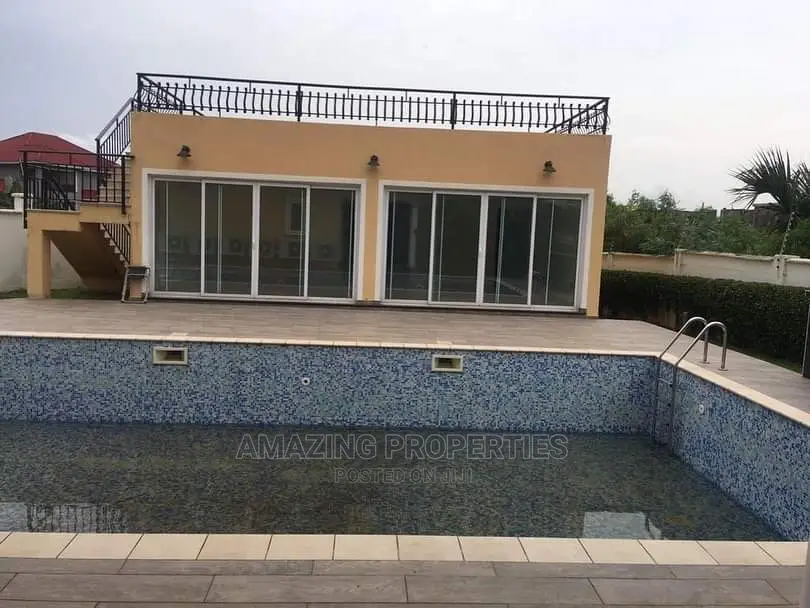 5bdrm House in Adjiriganor for Sale
