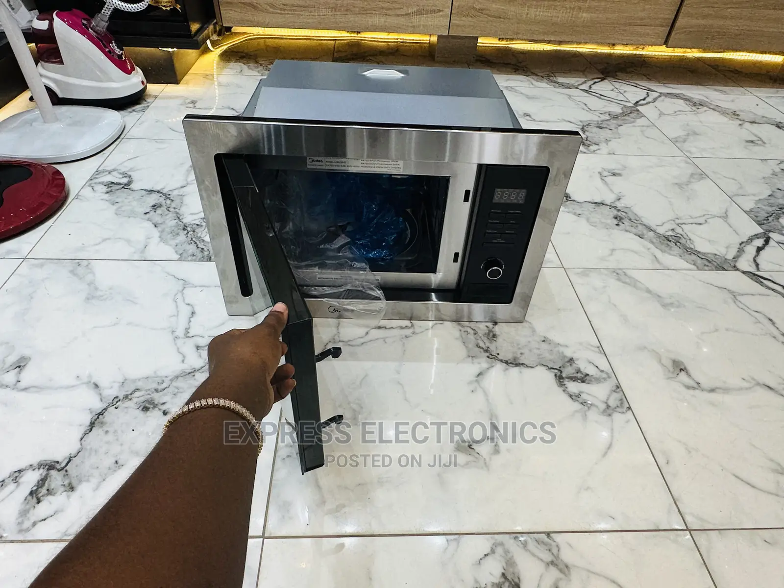 AM925BVE Midea 20L Inbuilt Microwave—- Oven