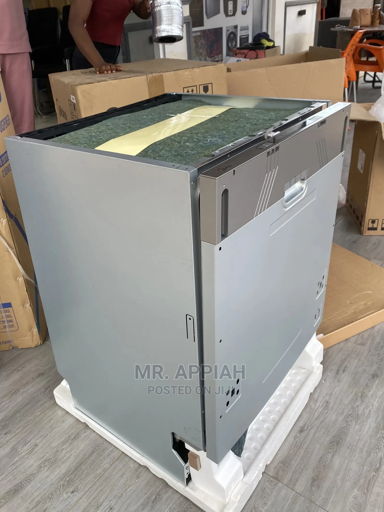 Midea WQP12-7713E Built-in 12 Plates Dishwasher on Sale 