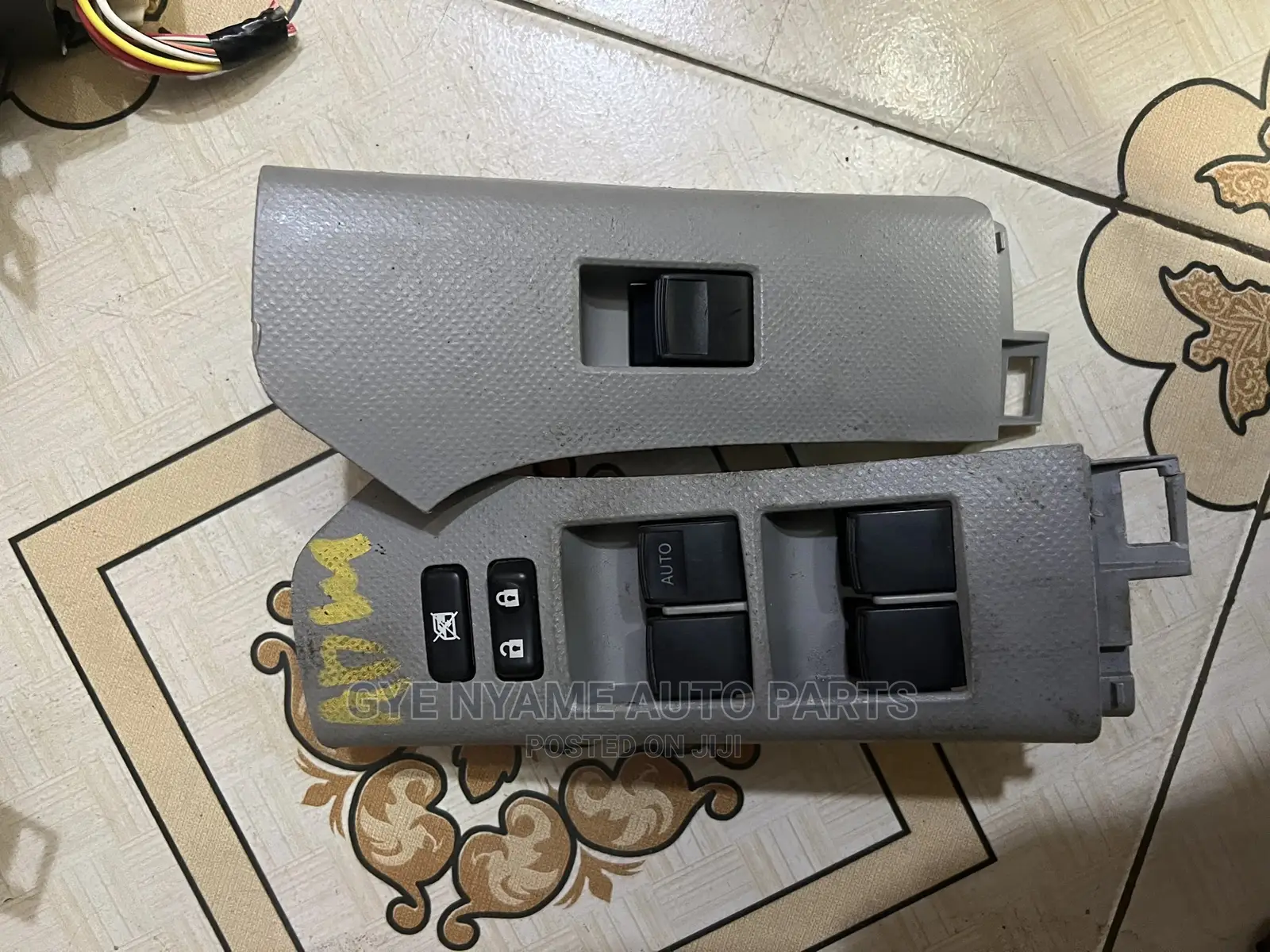 Toyota Vitz 2008 Model Door Switch