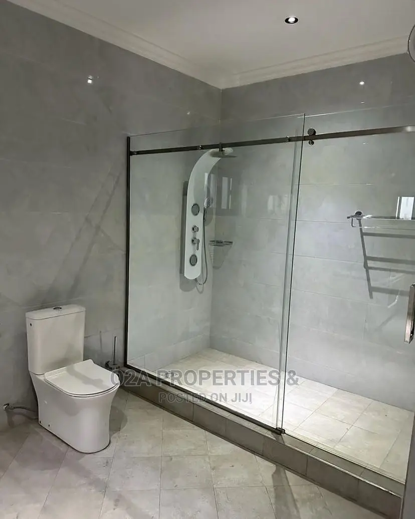 5bdrm House in a C Mall Area for Rent