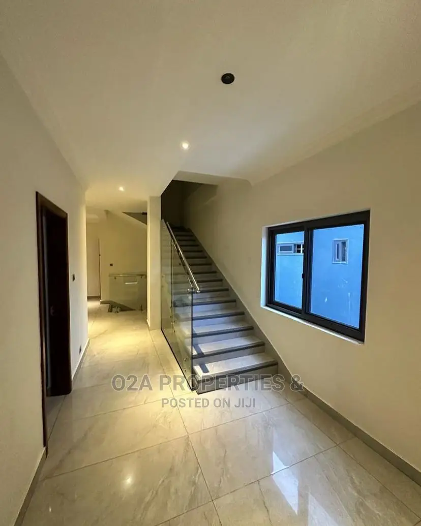 5bdrm House in a C Mall Area for Rent