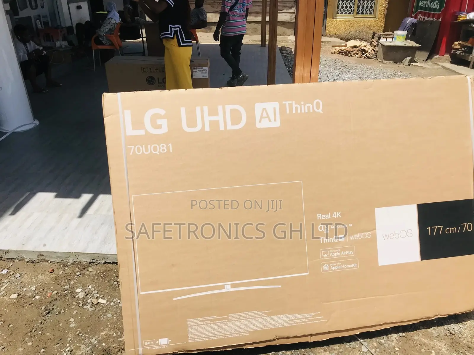 Amazing LG LED Uq81 70'' Smart TV