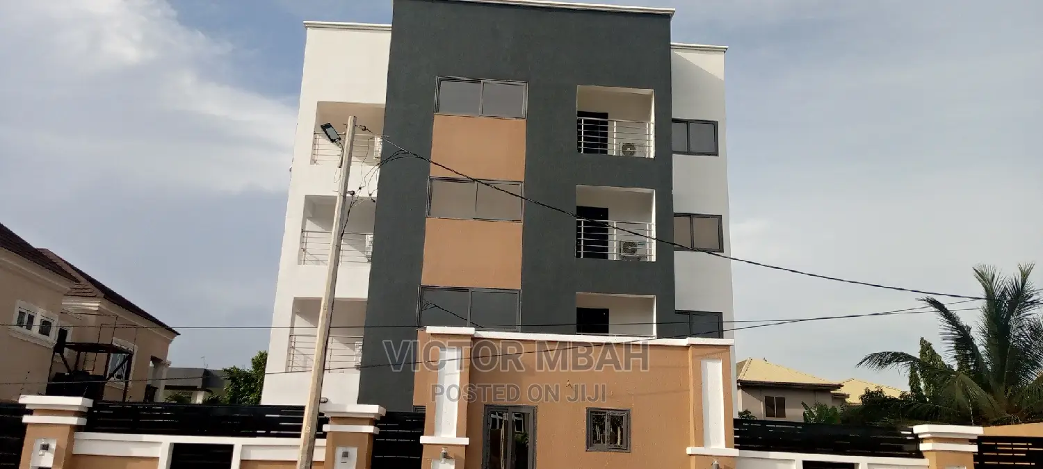 3bdrm Penthouse in Comm 25 Around, Tema Metropolitan for rent