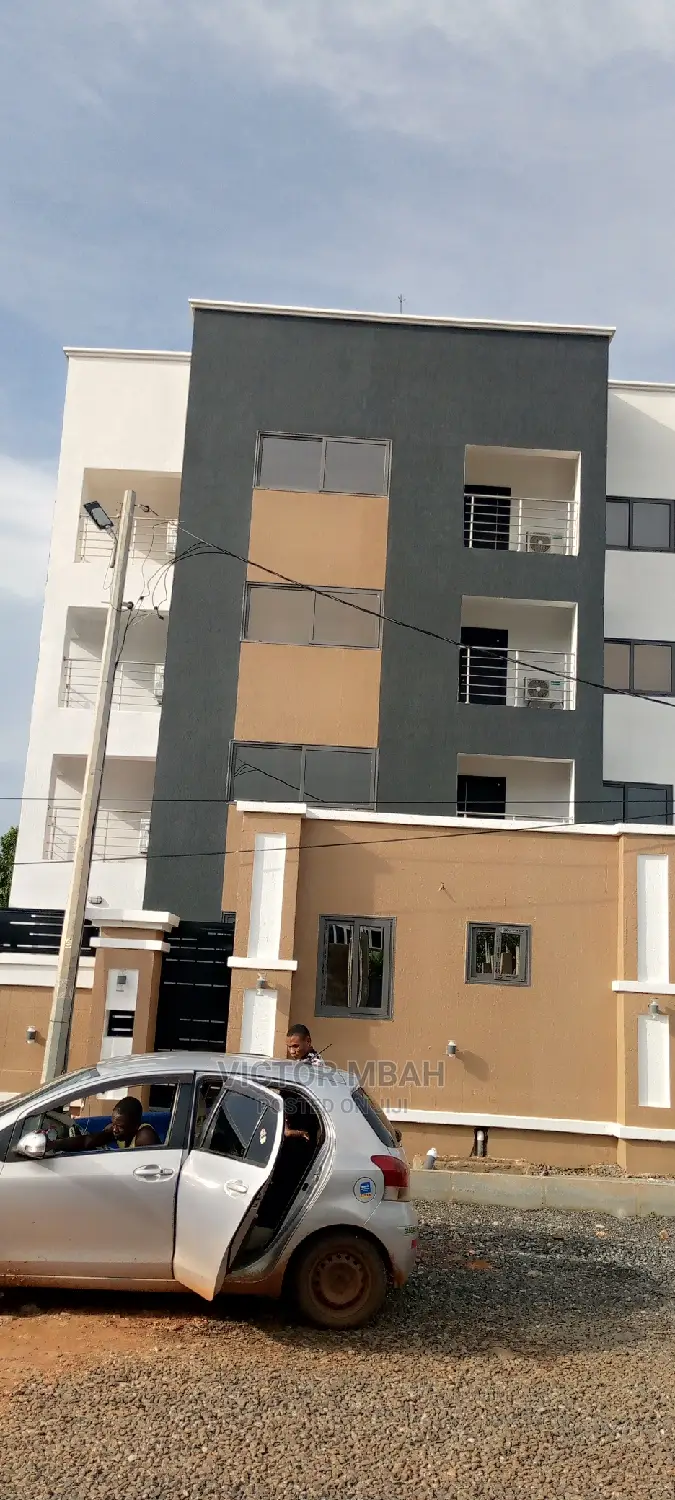 3bdrm Penthouse in Comm 25 Around, Tema Metropolitan for rent