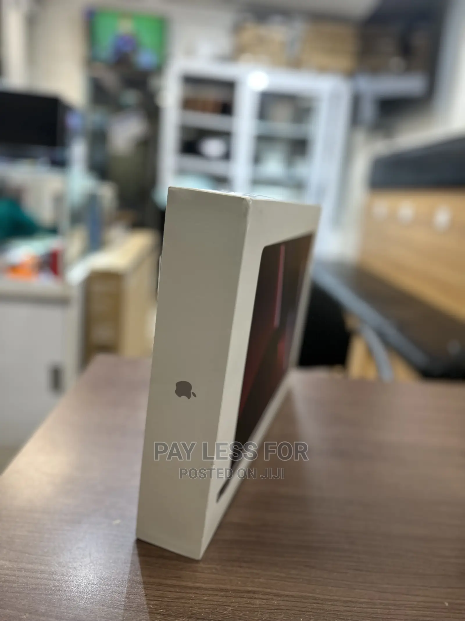 New Laptop Apple MacBook Pro 2022 M2 16GB Apple M2 SSD 512GB