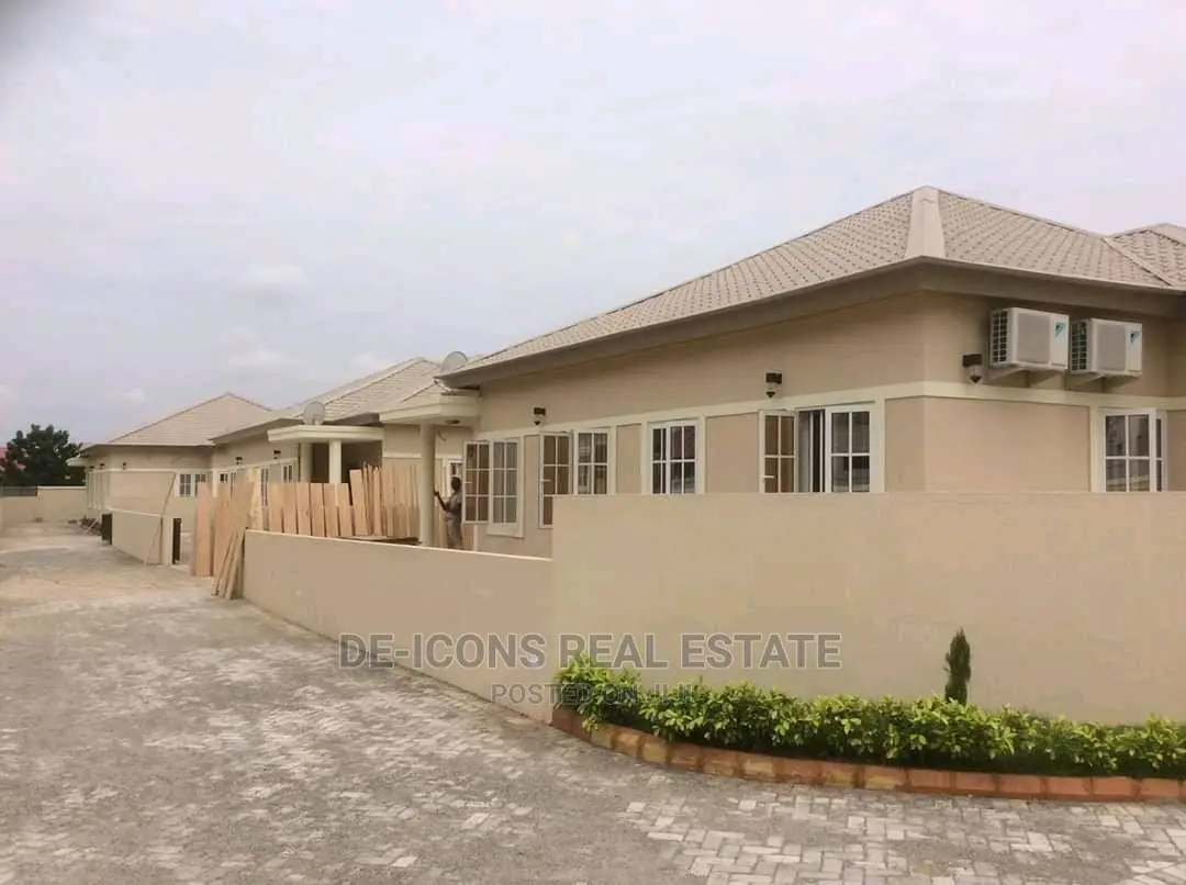 3bdrm Bungalow in De-Icons Real Estate, Ga South Municipal for Sale