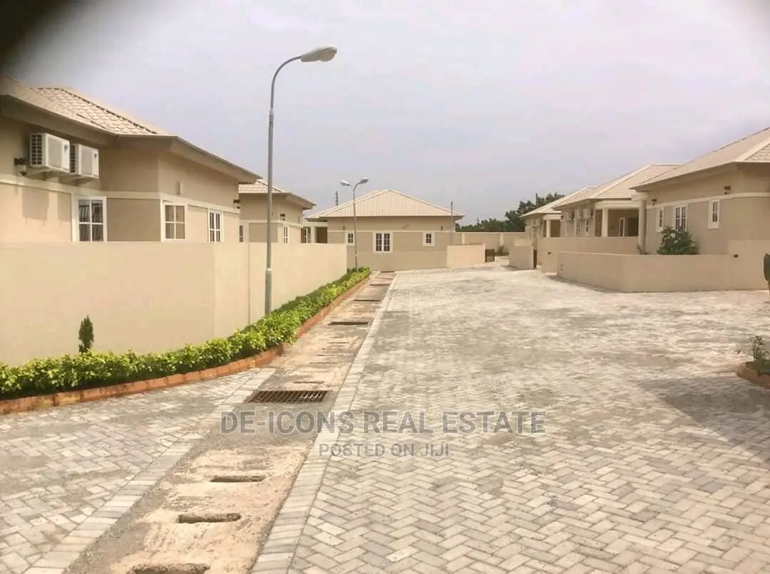 3bdrm Bungalow in De-Icons Real Estate, Ga South Municipal for Sale
