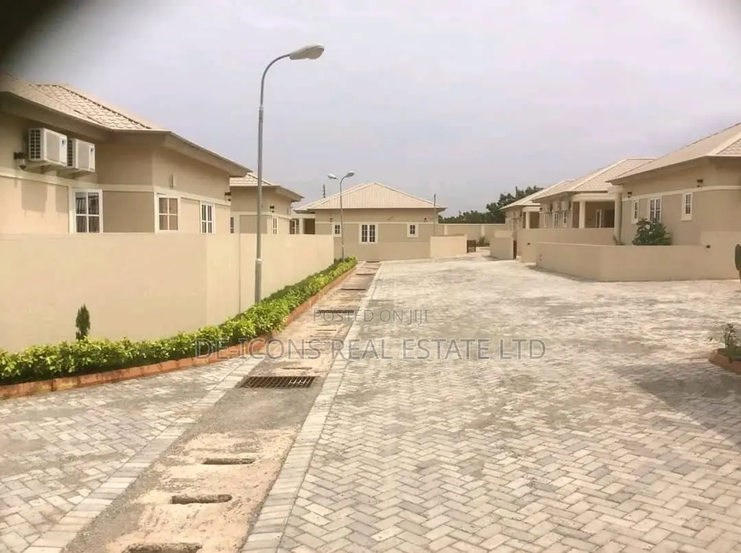 3bdrm Bungalow in De-Icons Real Estate, Ga South Municipal for Sale