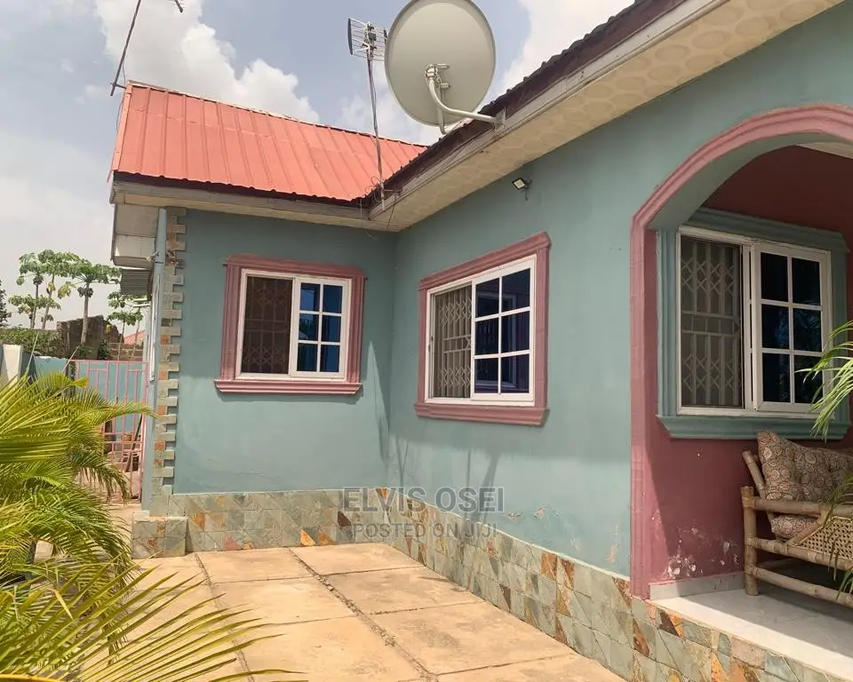 3bdrm House in Abehenease Junction, Amansie West for Sale