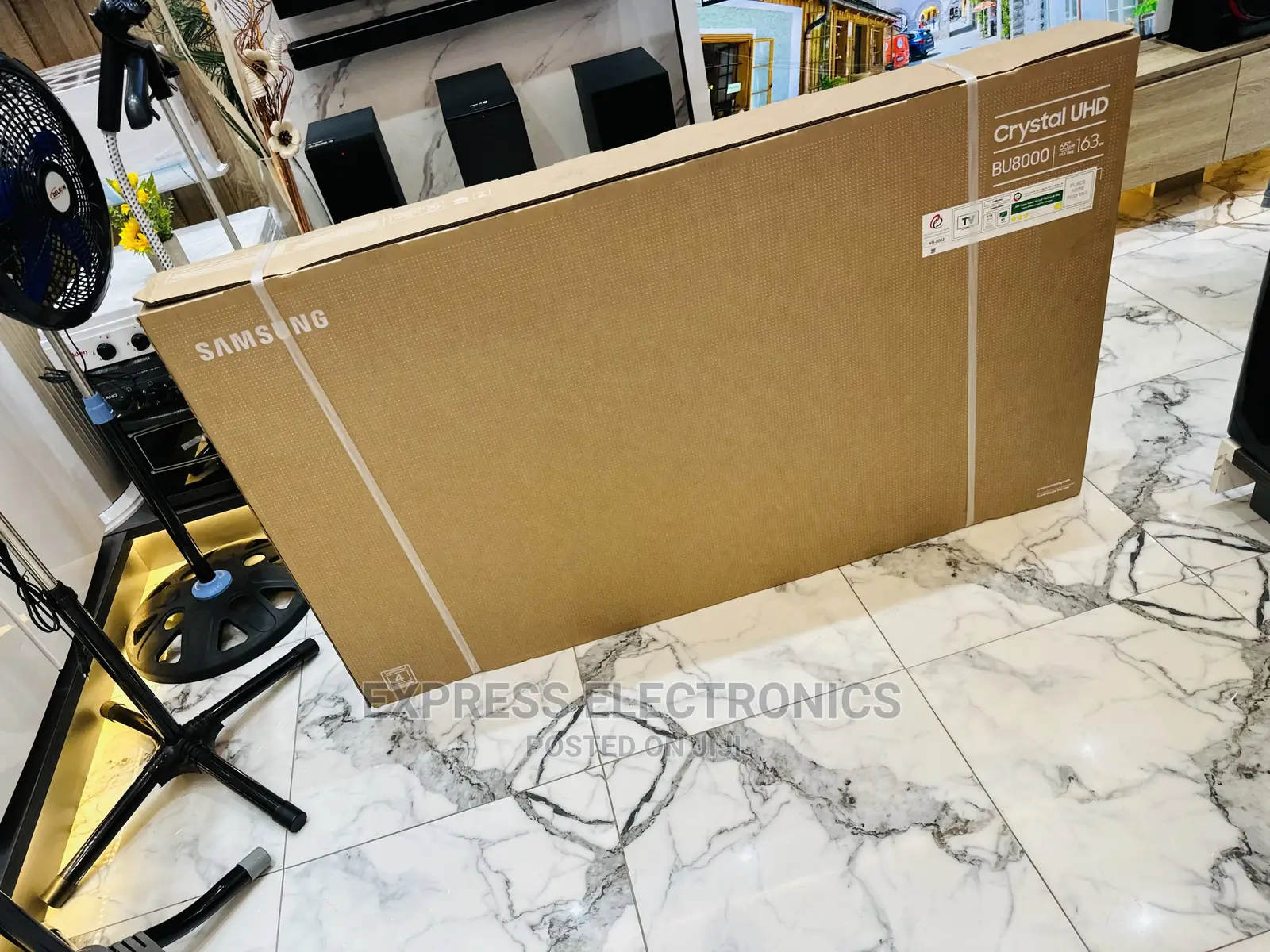 True Cinema  Experience UHD 65”Bu8000 Samsung Tv