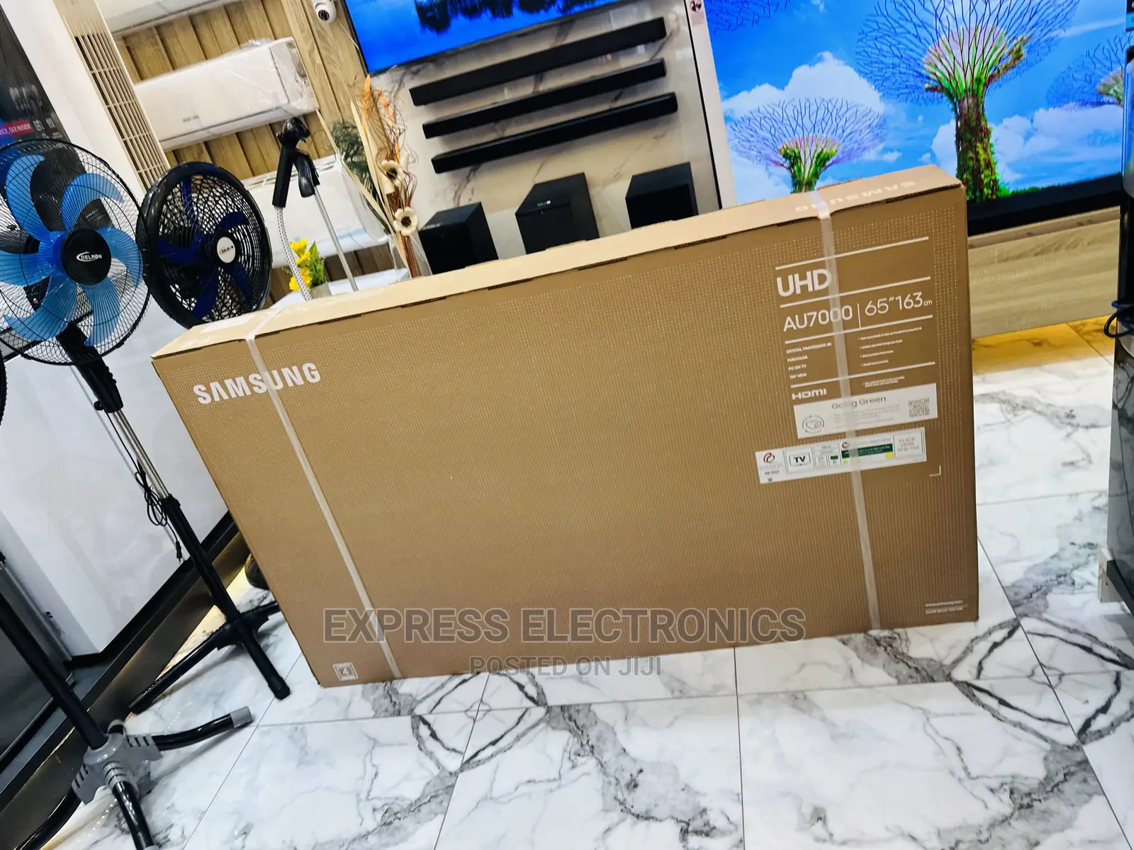 Glossy Sleek Slim Samsung Tv 65”Au7000 UHD 