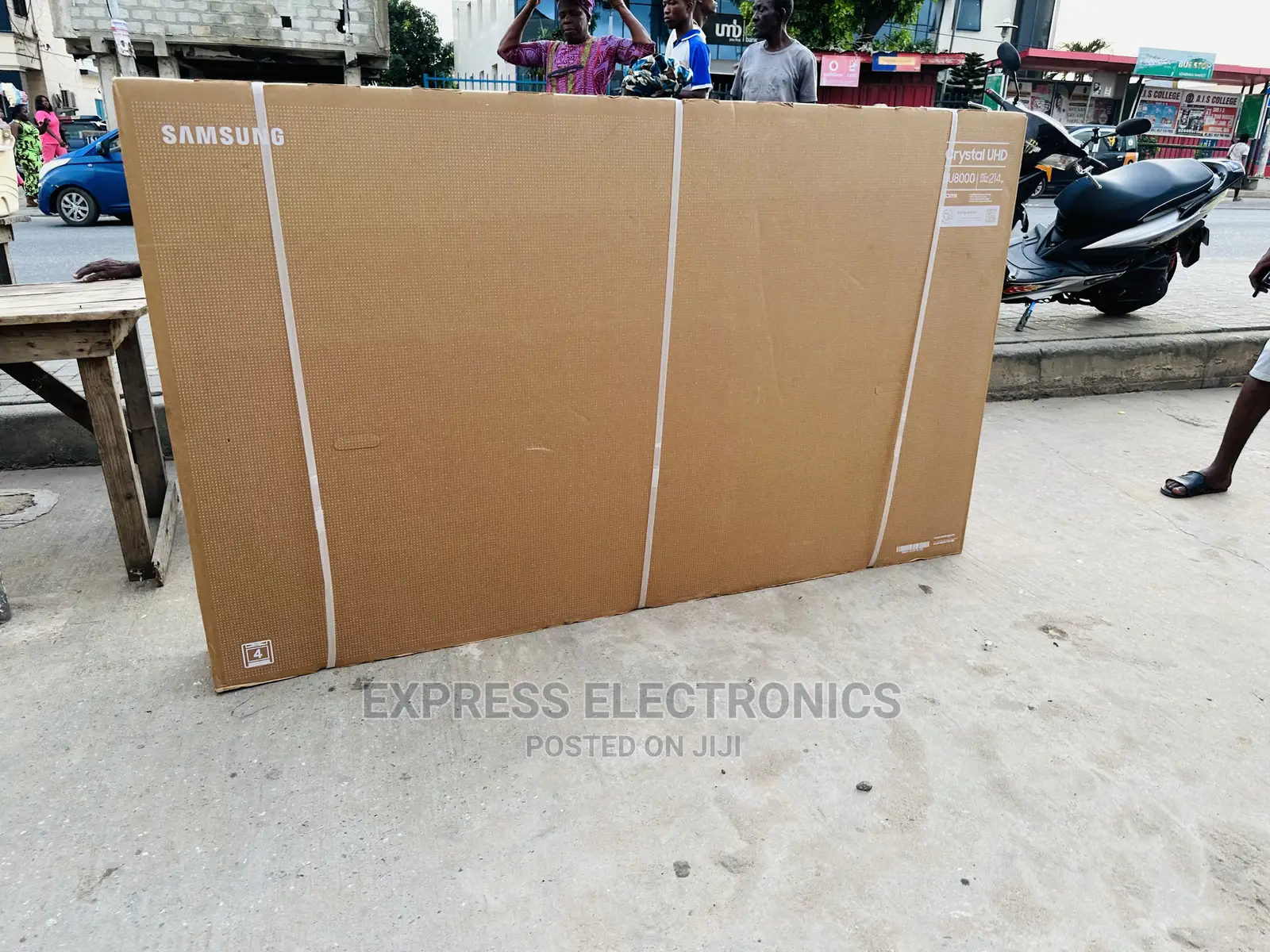 Crisp and Vivid Pictures UHD Samsung 85”Bu8000 Tv