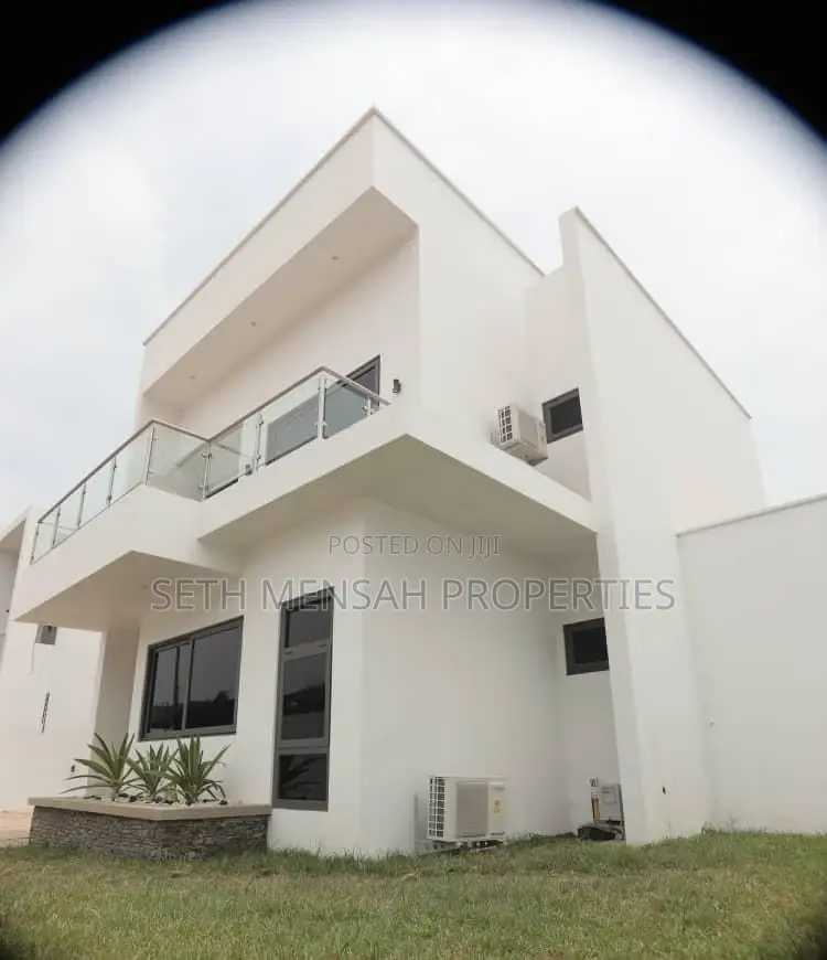 3bdrm Bungalow in Adjiriganor for Sale