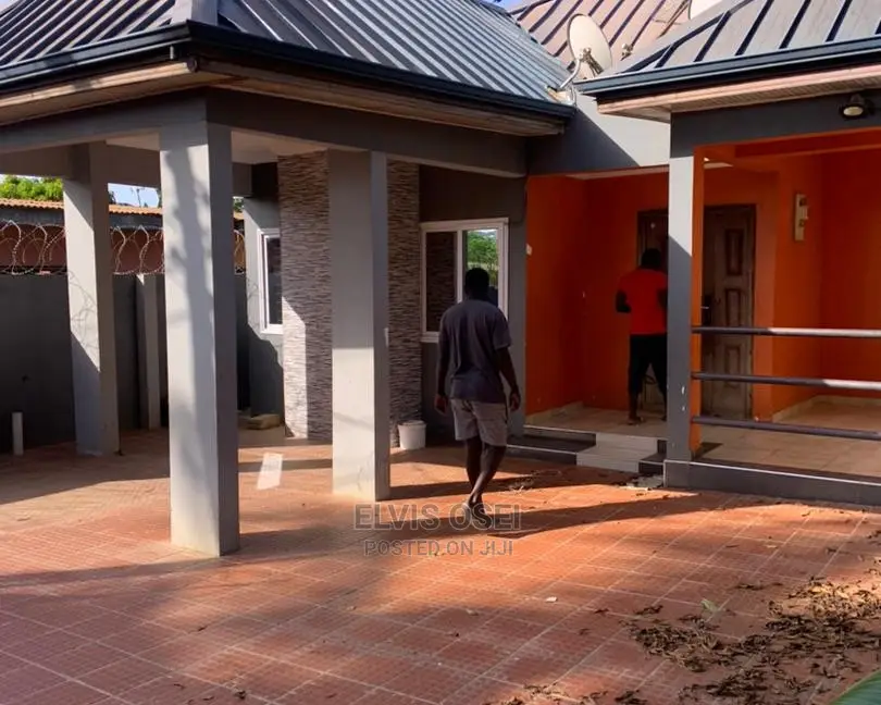 3bdrm House in Palas Town, Awoshie for Rent