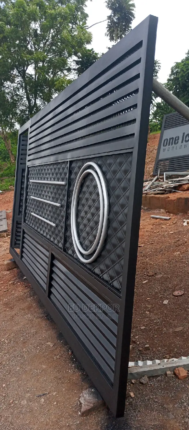 Jl Metal Gate
