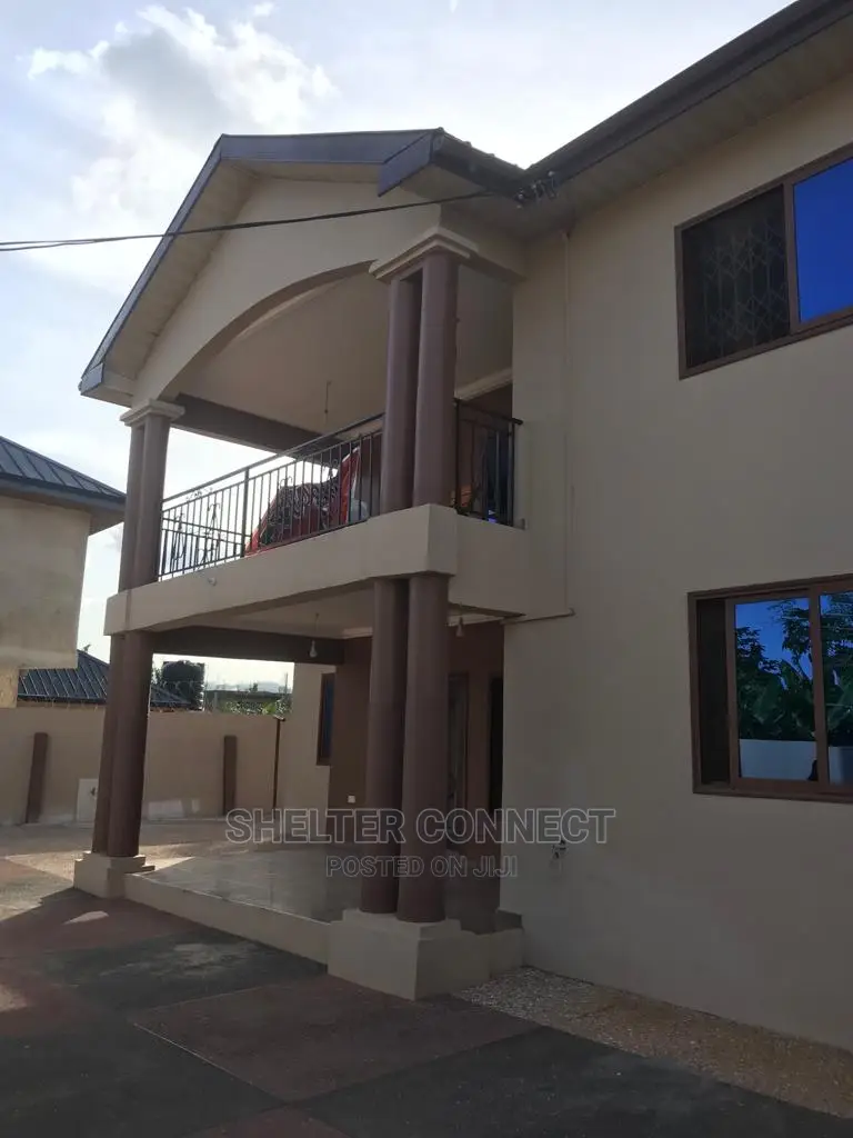 5bdrm Duplex in Adenta for sale