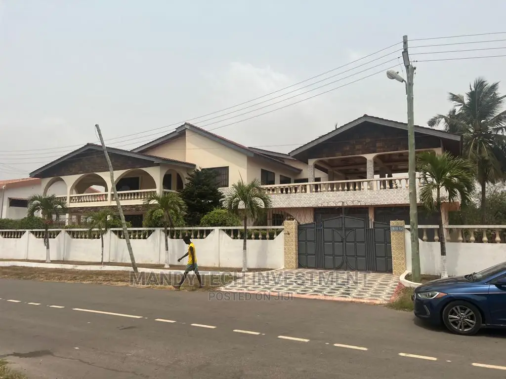8bdrm Mansion in Tema Metropolitan for sale