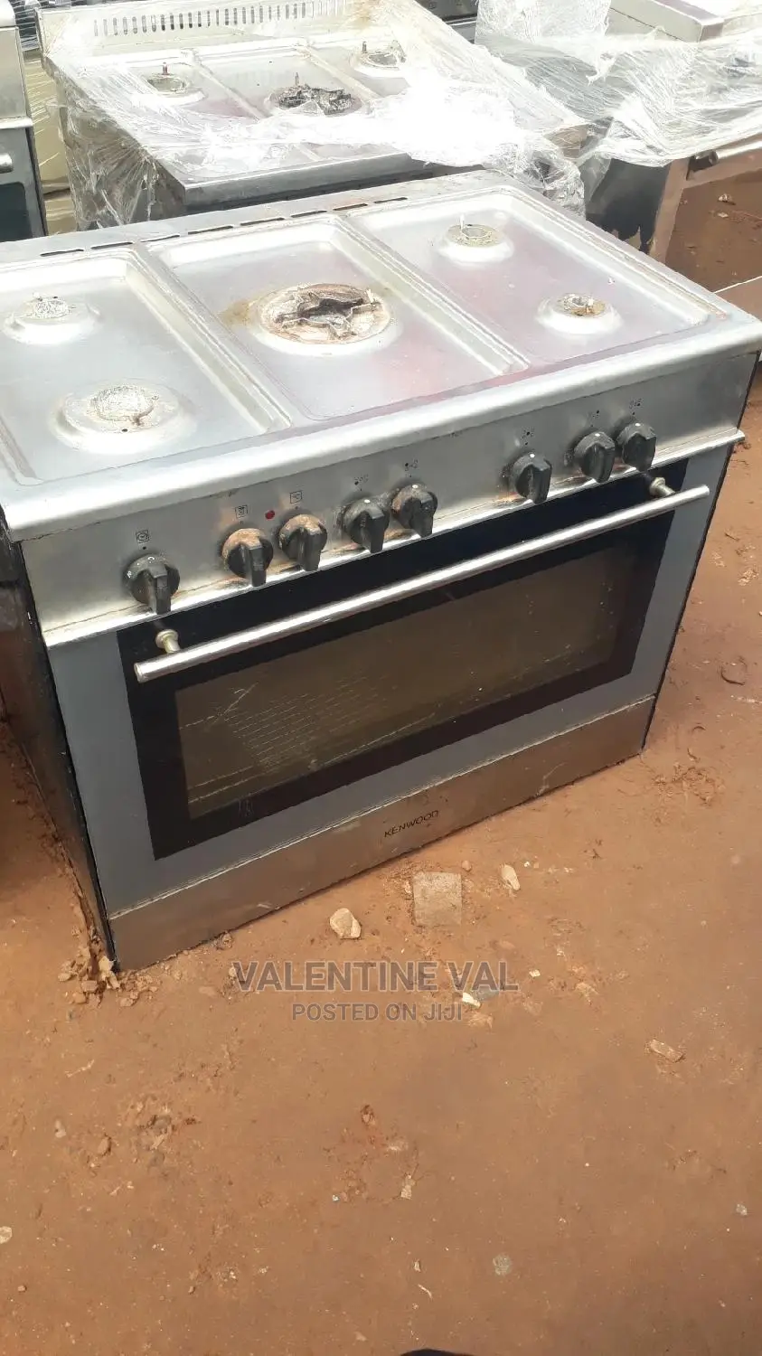 Sweet Kenwood Cooker With 5 Knobs