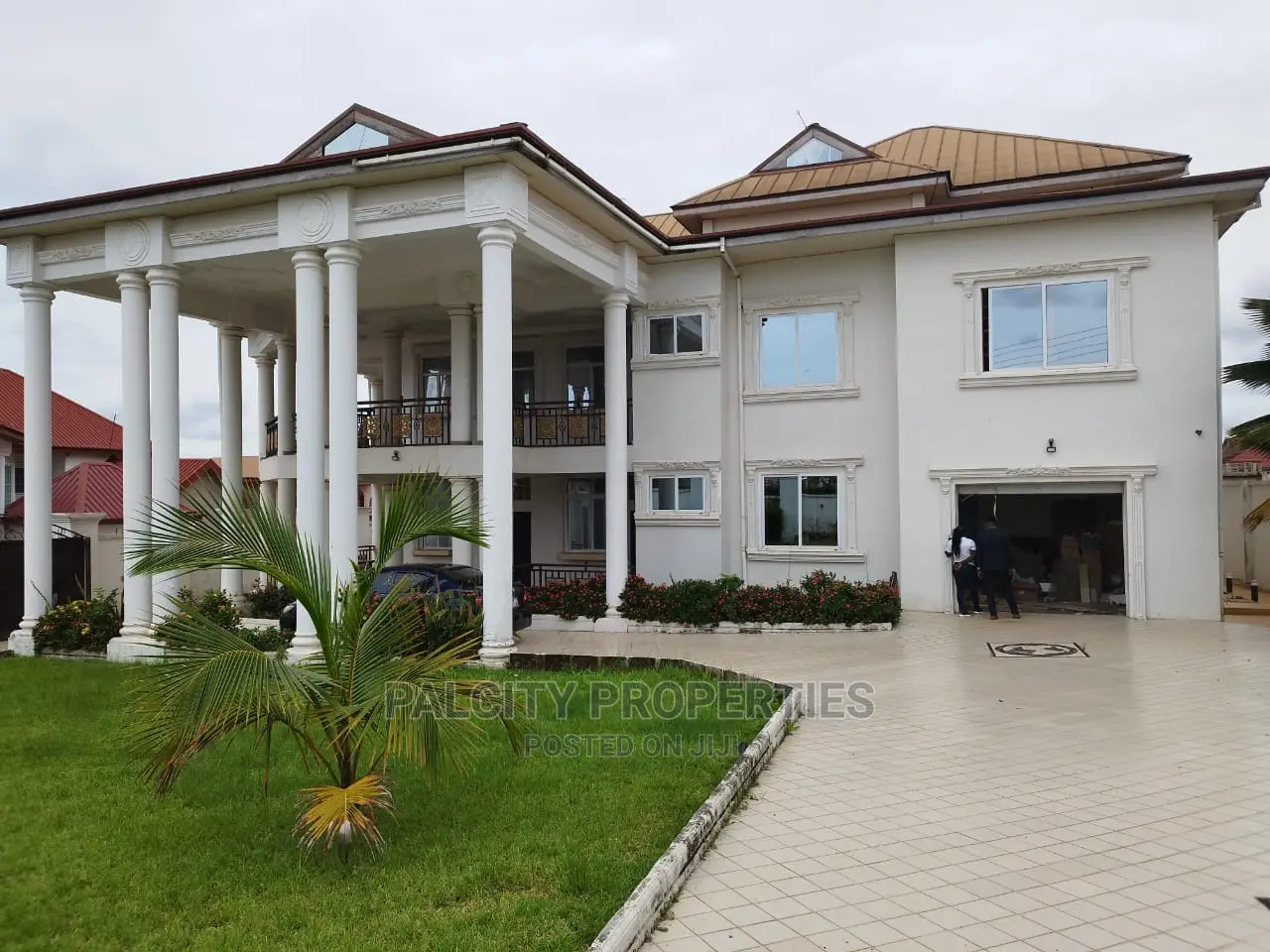 8bdrm Mansion in Hilltop, Kumasi Metropolitan for sale