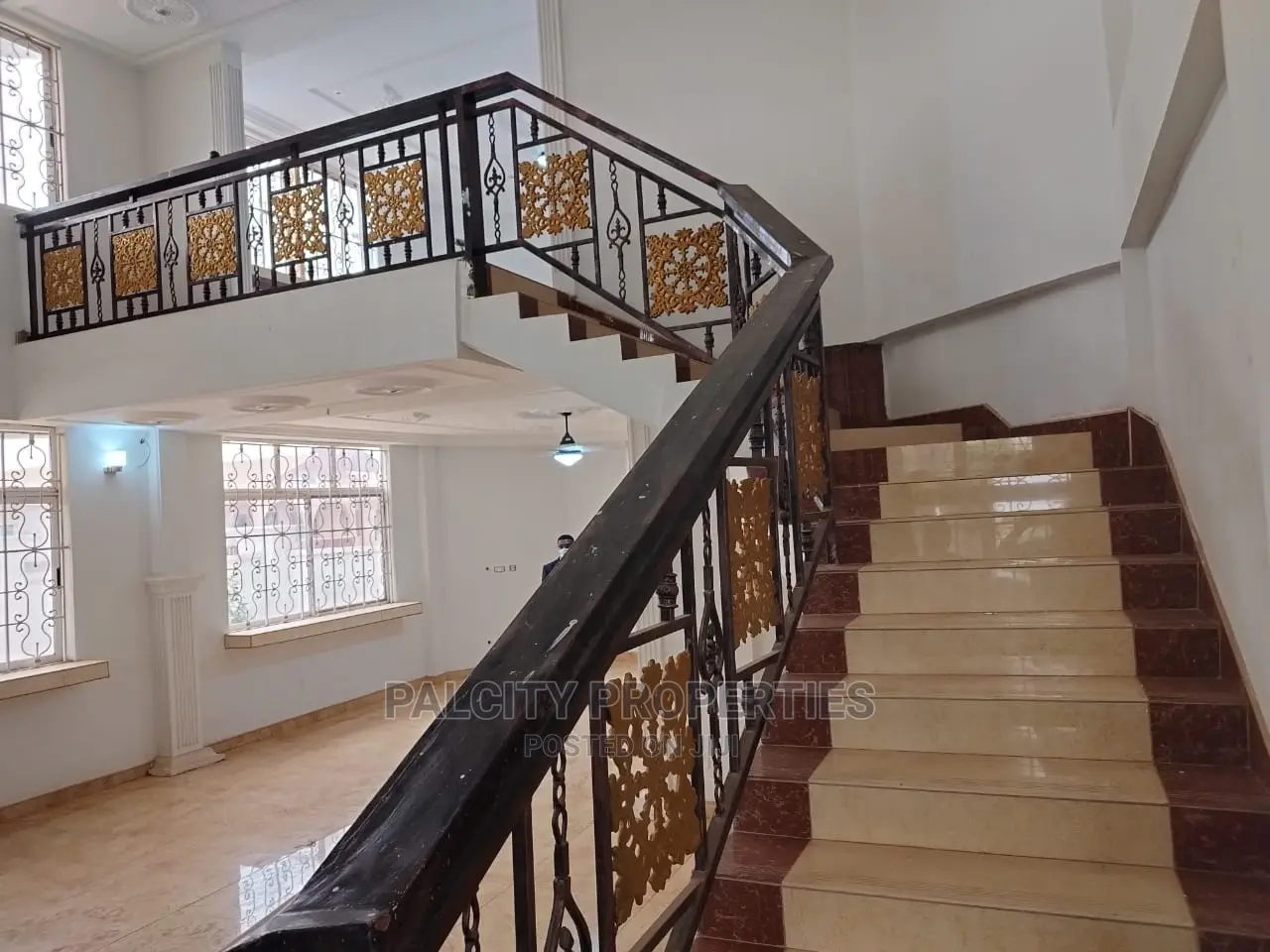 8bdrm Mansion in Hilltop, Kumasi Metropolitan for sale