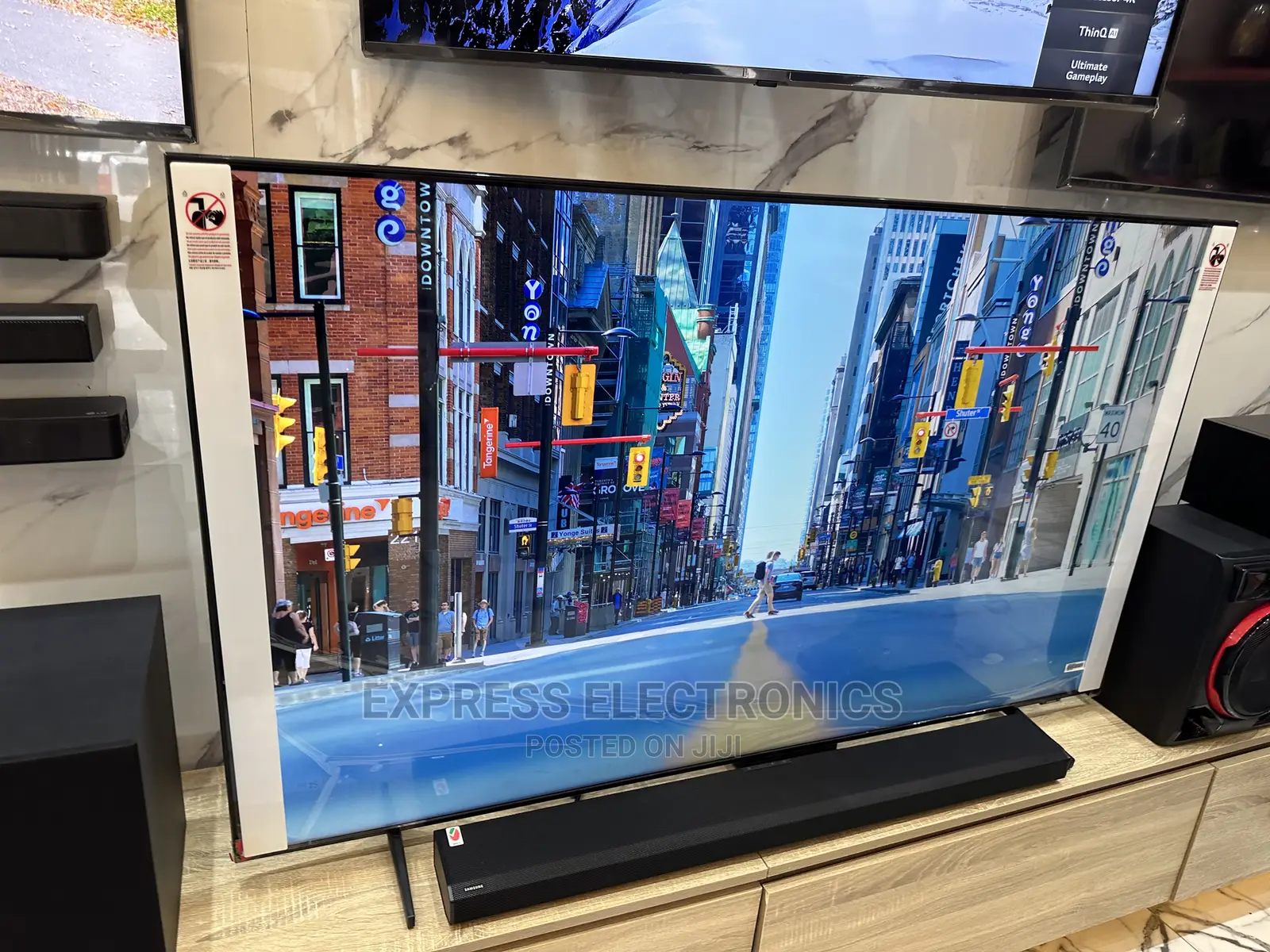Series 8 (2022) Model Samsung UHD 85bu8000