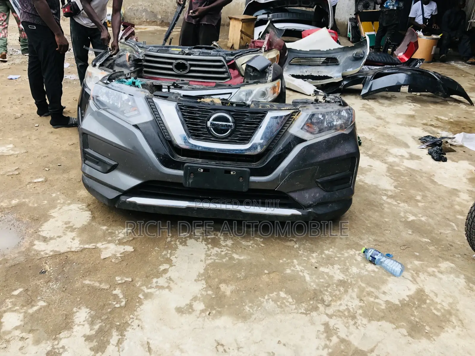 Nissan Rogue 2018 Front Cut