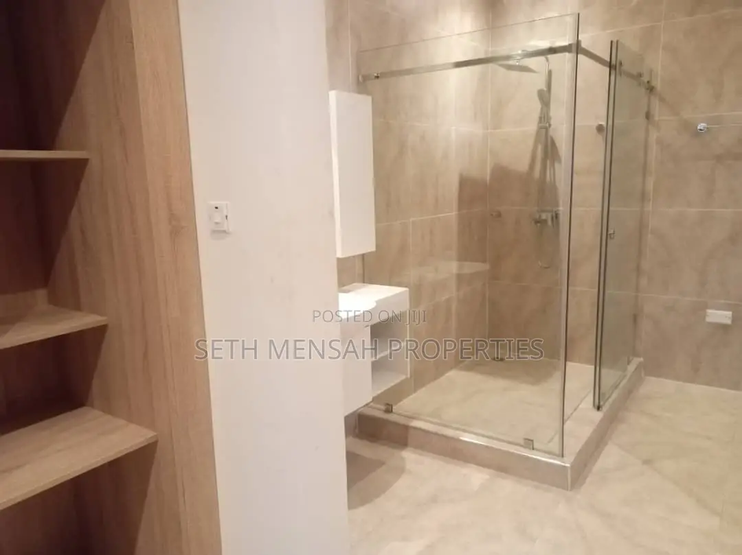 4bdrm House in Ashaley Botwe for sale
