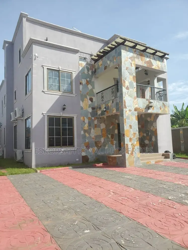 5bdrm House in East Legon, American House for rent