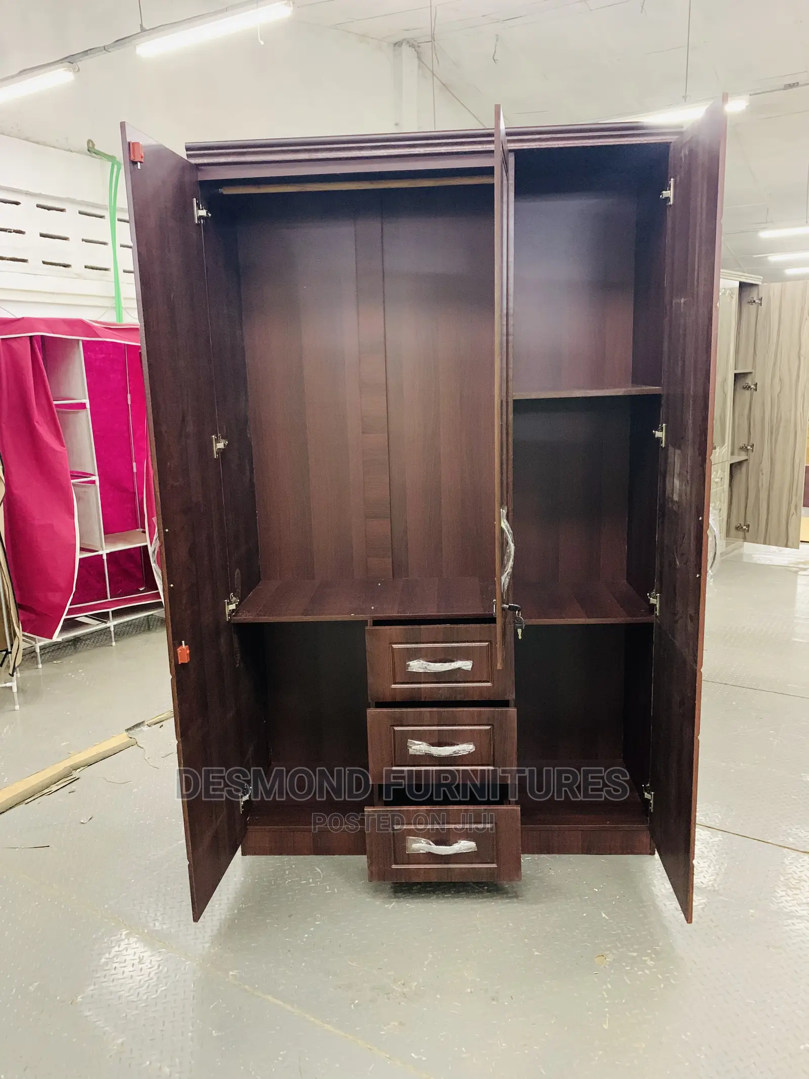 Three Doors Wardrobe With a Mirror (9223)