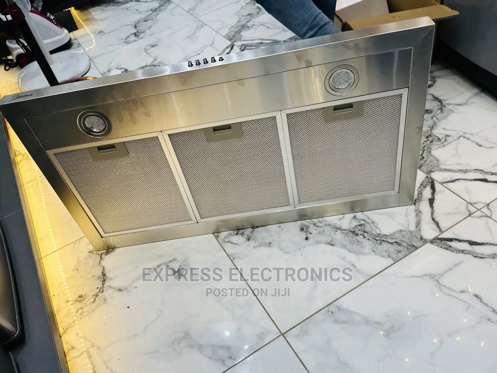 Rich Stylish Look  90M21 Sliver Heat Extractor Midea